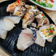 เมนูของร้าน คาราสึ ซูชิเบิร์นไฟ Food Village @พหล52