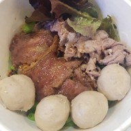 ก๋วยเตี๋ยว สุกี้ สลัด ยูดีทาวน์ K8 UDTOWN