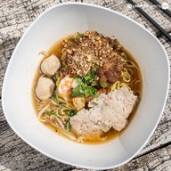 เมนูของร้าน ก๋วยเตี๋ยวหมูต้มยำขลุกขลิก