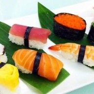 ซูชิหน้าแน่นเบริ์นไฟ & อาหารญี่ปุ่น