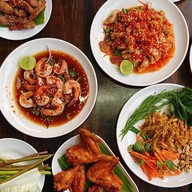 ยำปูม้าเจ็ดยอด สันผักหวาน