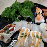 คาราสึ ซูชิเบิร์นไฟ Food Village @พหล52