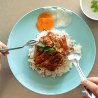 เมนูของร้าน กินครบ ถนนสนามบิน