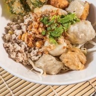 ก๋วยเตี๋ยวลูกชิ้นแคะ 1