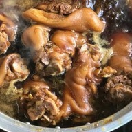 ร้านข้าวขาหมูเจ๊เปิ้ล
