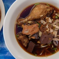 ก๋วยเตี๋ยวไก่มะระน้าสา สน.ทองหล่อ