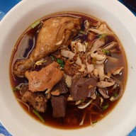 ก๋วยเตี๋ยวไก่มะระน้าสา สน.ทองหล่อ