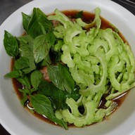 ก๋วยเตี๋ยวไก่มะระน้าสา สน.ทองหล่อ