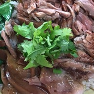 ร้านข้าวขาหมูเจ๊เปิ้ล