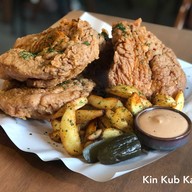 เมนูของร้าน Henryfry Fried Chicken ไก่ทอด เจริญกรุง