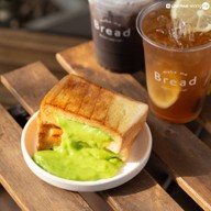 make me bread dessert and cafe