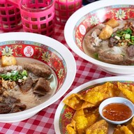 เมนูของร้าน ป้าสาวโล้งโต้งตลาดศาลเจ้า ตลาดศาลเจ้า