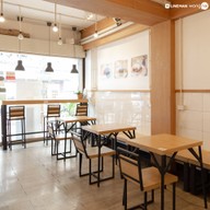 make me bread dessert and cafe