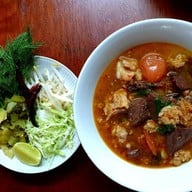 ก๋วยเตี๋ยวห้อยขาริมวัง วัดหงษ์ทอง