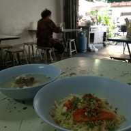 เมนูของร้าน ก๋วยเตี๋ยวยกล้อ