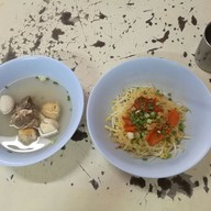 เมนูของร้าน ก๋วยเตี๋ยวยกล้อ