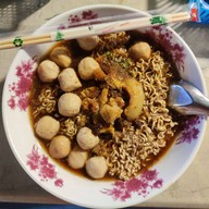 เกี๋ยวเตี๋ยวเรือ จอยอยุธยา