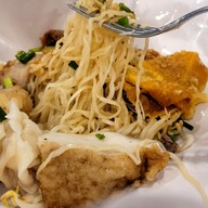 เมนูของร้าน ก๋วยเตี๋ยวรู ตลาดน้อย