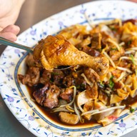 เมนูของร้าน ก๋วยเตี๋ยวหลอด น่องไก่