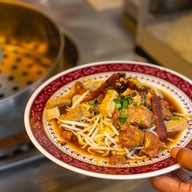 เมนูของร้าน ก๋วยเตี๋ยวหลอด น่องไก่