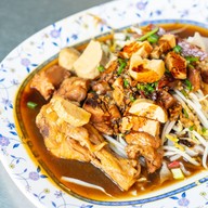 เมนูของร้าน ก๋วยเตี๋ยวหลอด น่องไก่