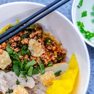 ก๋วยเตี๋ยวต้มยำ นายเด้นท์