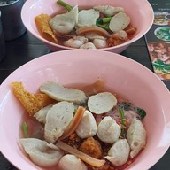 ต. ก๋วยเตี๋ยวลูกชิ้นปลา