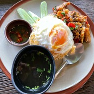 มาเด้อ มานา คาเฟ่