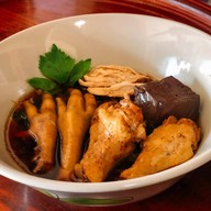 เตี๋ยวไก่ต้นยม (หลังร้านลอนดรี้บาร์)