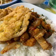 ส้มตำ ปิ้งย่าง อาหารตามสั่ง หน้ากาดจาวเหนือ