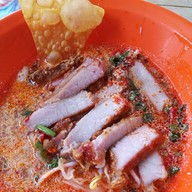 เมนูของร้าน ก๋วยเตี๋ยวต้มยำหมูบะช่อ (สูตรคุณยาย)