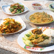 เมนูของร้าน ป้ารัตน์ตามสั่ง เอื้ออาทร14 เอื้ออาทร14