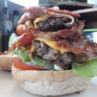 เมนูของร้าน Homemade Burgers and Sandwiches แม่น้ำ/บ้านใต้