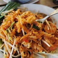เมนูของร้าน ก๋วยเตี๋ยวเรือ ราไวย์ ซอยไสยวน