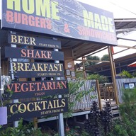 หน้าร้าน Homemade Burgers and Sandwiches แม่น้ำ/บ้านใต้