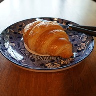 ใต้ถุนเรือน กาแฟต้นก้ามปู