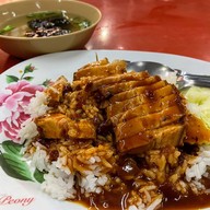 เมนูของร้าน แดงเป็ดย่าง (เจ้าเก่า) ตรงข้าม โรงแรมศรีพัฒนา