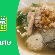 ก๋วยเตี๋ยวลูกชิ้นหมูฮีโร่ ปากซอยลาดพร้าว วังหิน 52