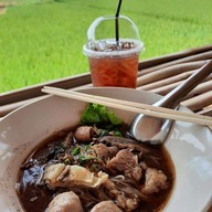 เมนูของร้าน เตี๋ยวเรือห้อยขาชมทุ่ง แม่วาง byก๋วยเตี๋ยวเรือทองศรี