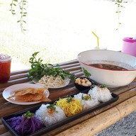 เมนูของร้าน เตี๋ยวเรือห้อยขาชมทุ่ง แม่วาง byก๋วยเตี๋ยวเรือทองศรี