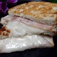 เมนูของร้าน วีกฤษ พิซซ่าหน้าทะลัก หน้าตลาดเทศบาลเมืองชุมพร