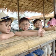 บรรยากาศ เตี๋ยวเรือห้อยขาชมทุ่ง แม่วาง byก๋วยเตี๋ยวเรือทองศรี