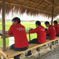 บรรยากาศ เตี๋ยวเรือห้อยขาชมทุ่ง แม่วาง byก๋วยเตี๋ยวเรือทองศรี