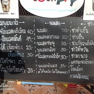ม่าเง็กบะหมี่เกี๊ยวเส้นสด ข้าวหมูแดง-หมูกรอบ