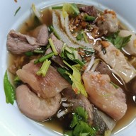 เมนูของร้าน ก๋วยเตี๋ยวเนื้อตุ๋นนายส่วน สวนสยาม