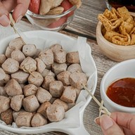 ฮอม.. ลูกชิ้นเห็ดหอม ลูกชิ้นทอด เกี๊ยวกรอบ มังสวิรัติ