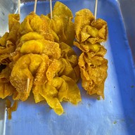 ลูกชิ้นทอดแม่ละออ-บนรถ ใน.พายัพ หน้าโรงอาหารในม.พายัพ