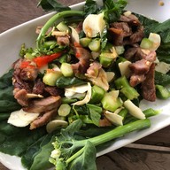 ส้มตำคลาสสิค The Beatles Station