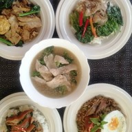 ราดหน้า ขาหมูแต้จิ๋วพี่แองจี้