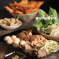 เมนูของร้าน พี่ช้างลงเรือ ก๋วยเตี๋ยวเรือถูกปาก